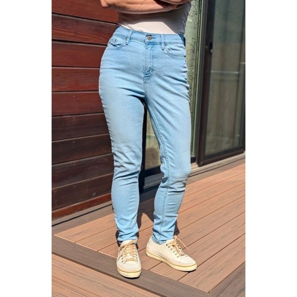 Calvin Klein High Rise Light Wash Jeans Size 8
